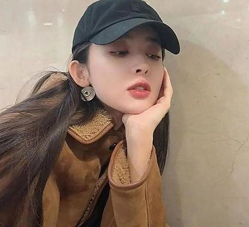 探索人物变化：丹东市中的菠萝视频官方版新动态